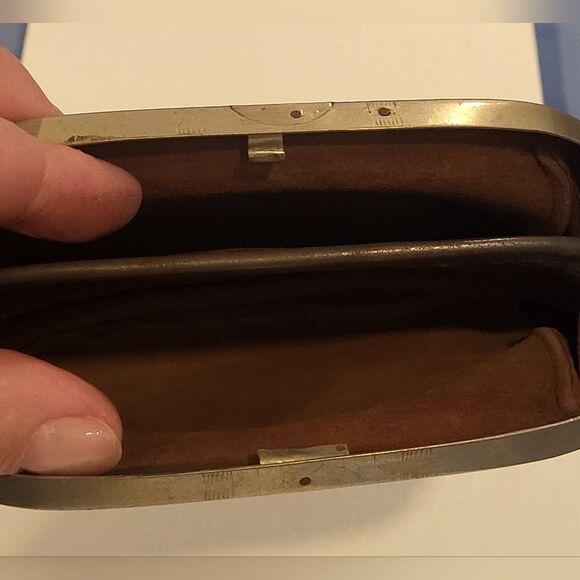 Antuque french leather coin purse with a metal clasp - Picture 6 of 7